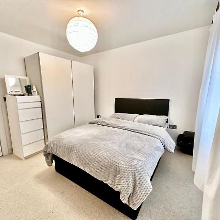 Cosy Canal View Apartment Cardiff Bay Zewnętrze zdjęcie