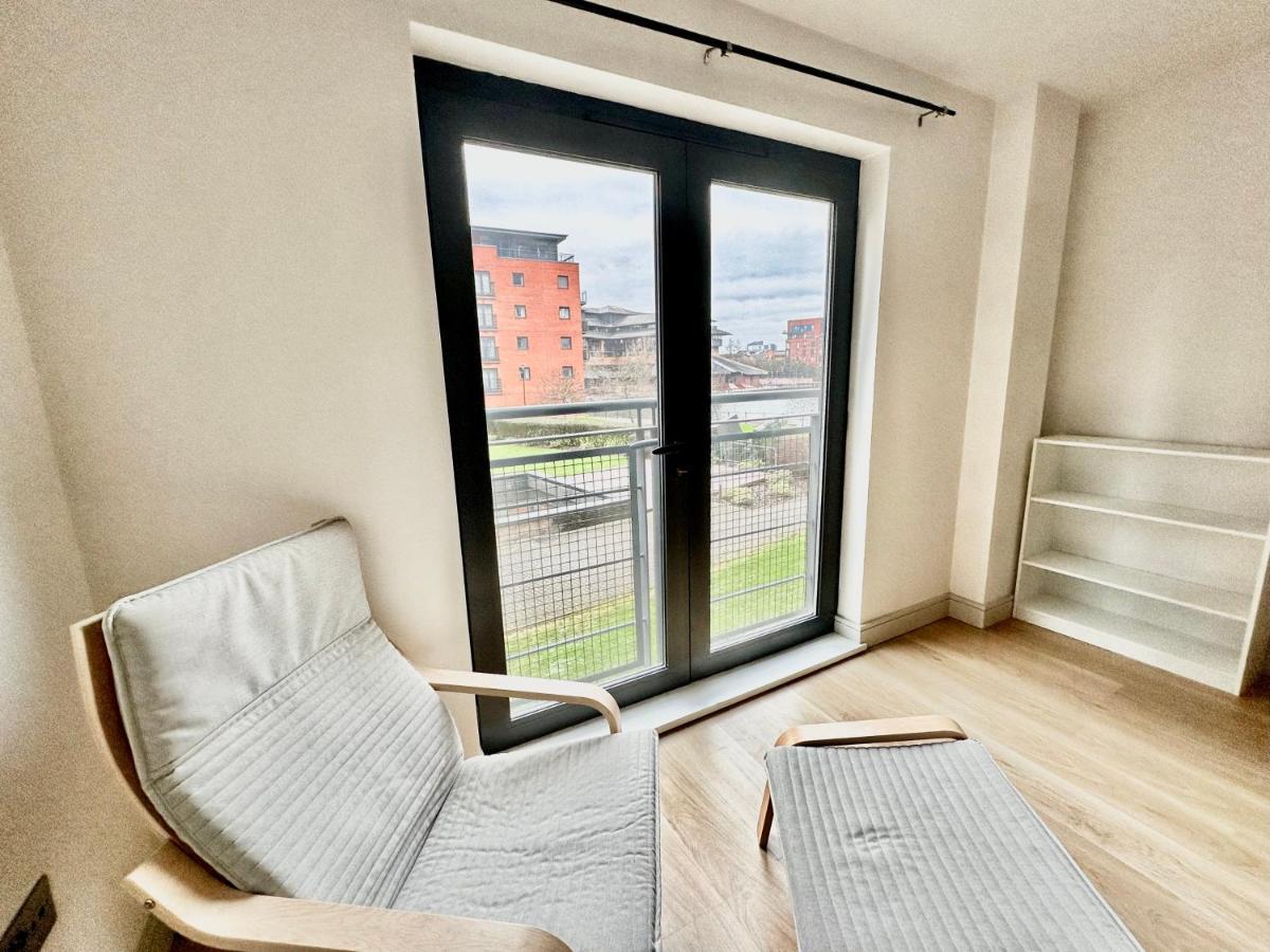 Cosy Canal View Apartment Cardiff Bay Zewnętrze zdjęcie